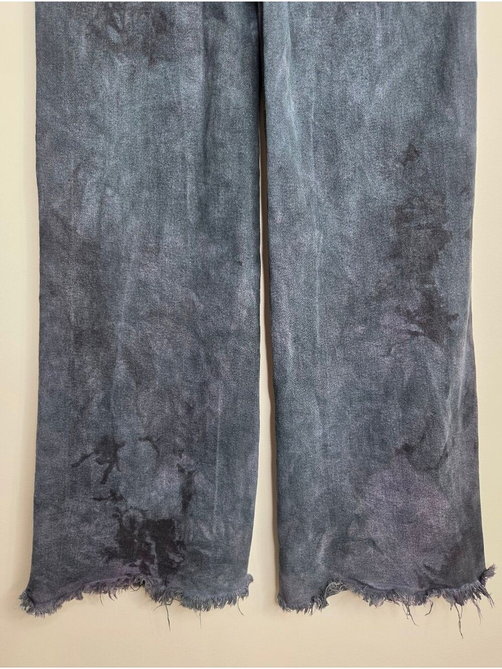 BCBG Generation High Rise Wide Leg Raw Hem Jeans Size 28/6 - Picture 11 of 16